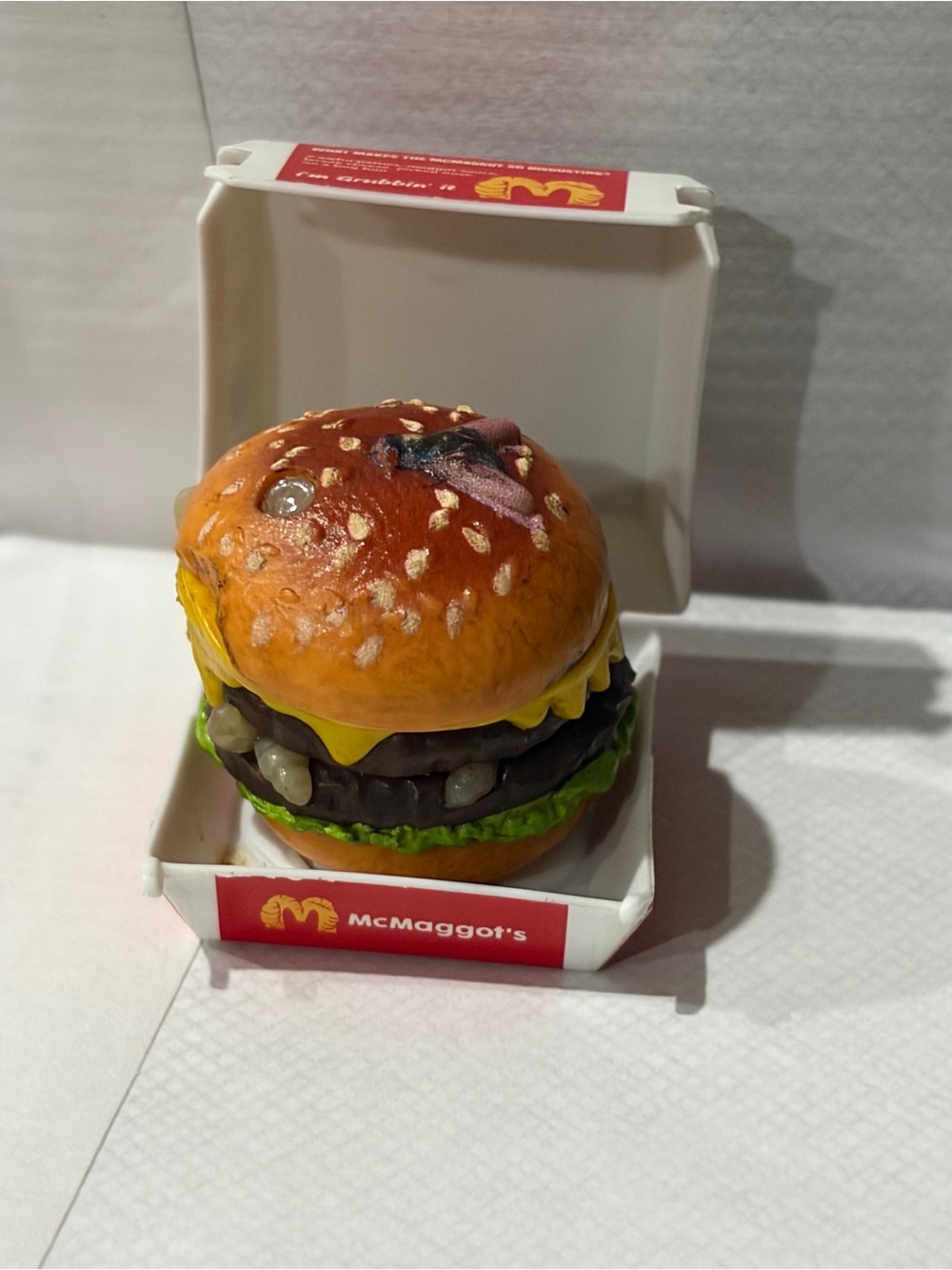 Zuru Mega gross minis brands - Mcmaggot burger